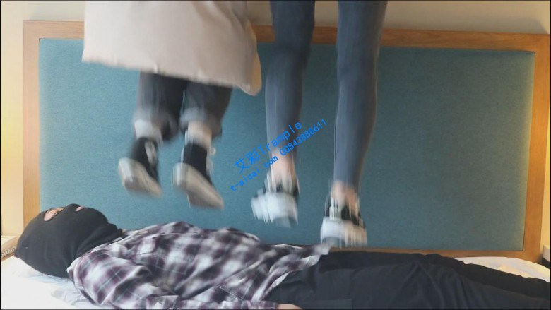 图片[4]_【小彤双人踩踏】和篮球姐姐在哥哥身上玩耍 YC-200109-5_绳艺资源网