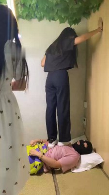 图片[5]_【精神小妹】双学生S-日式房间全体重踩踏踢踹_绳艺资源网