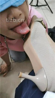 图片[11]_【爱可呀】学姐舌头清洗各种鞋/脚喂食踩舌【完整版】_绳艺资源网