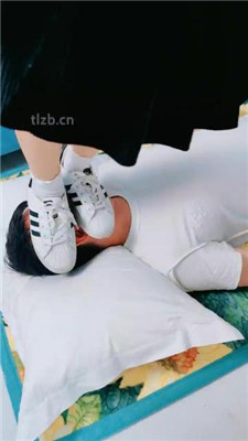 图片[2]-萌宝儿】贝壳头白棉袜-拖鞋-裸足全体重踩脸-绳艺资源网